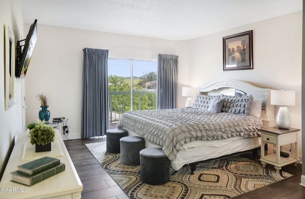 Condo, 3 Bedrooms