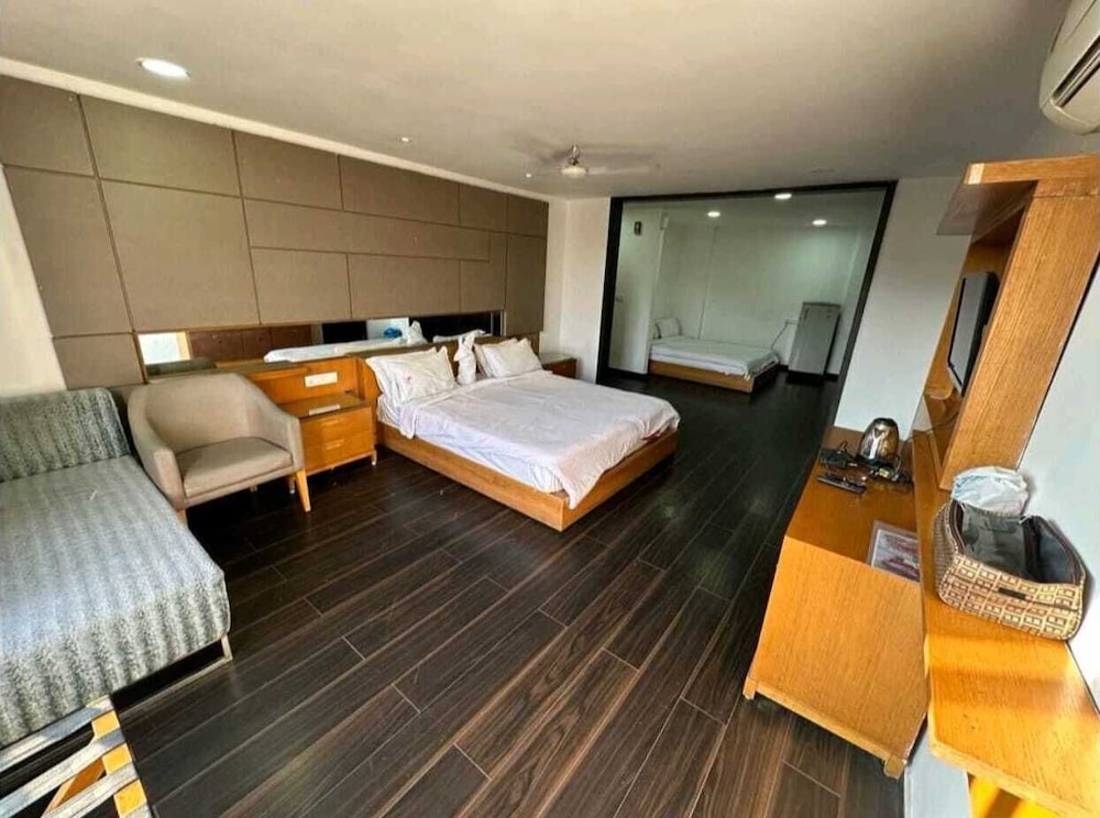 Family Room photo 1