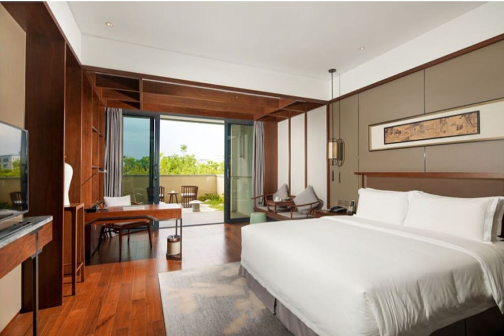 Deluxe Double Room, Garden View