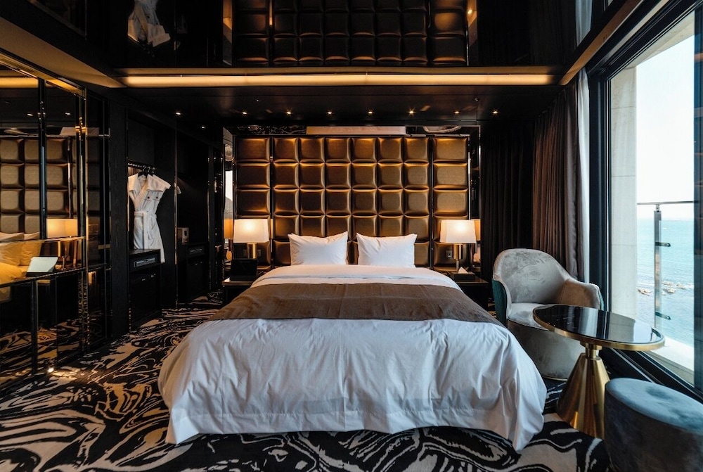 Deluxe Ocean Terrace - Photo 6