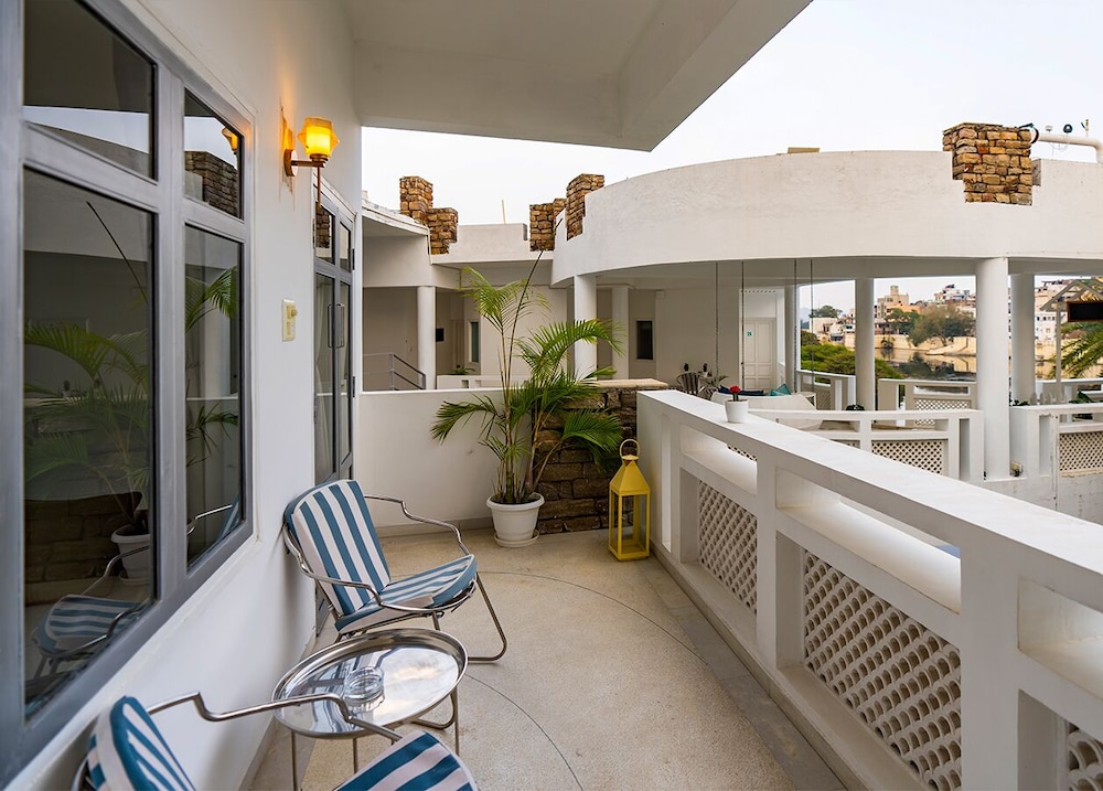Deluxe Double Room with Balcony - Photo 2