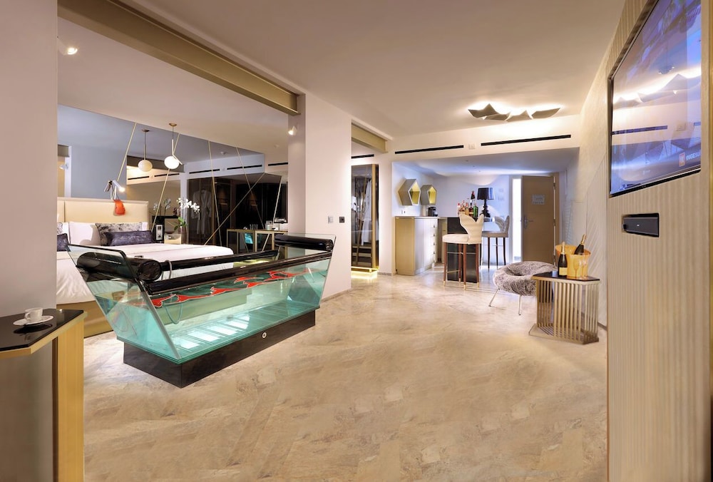 Club Suite - Entrance to Ushuaia Club Included photo 3