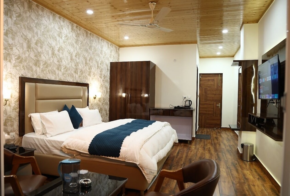 Luxury Suite, Balcony, Mountain View photo 2