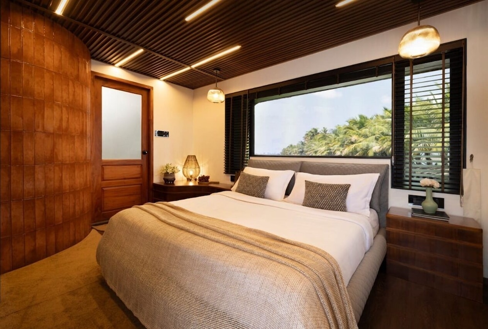 Classic Double Room, Lake View