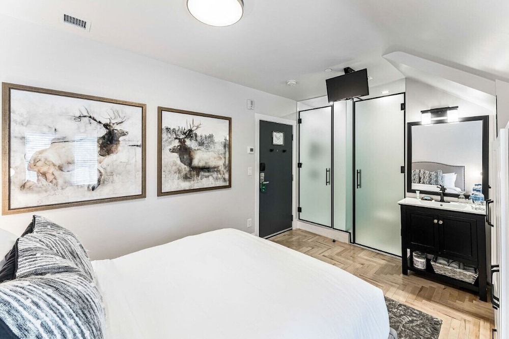 Basic Room, 1 Queen Bed, Non Smoking photo 3