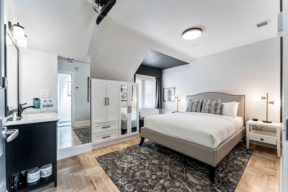Basic Room, 1 Queen Bed, Non Smoking photo 1