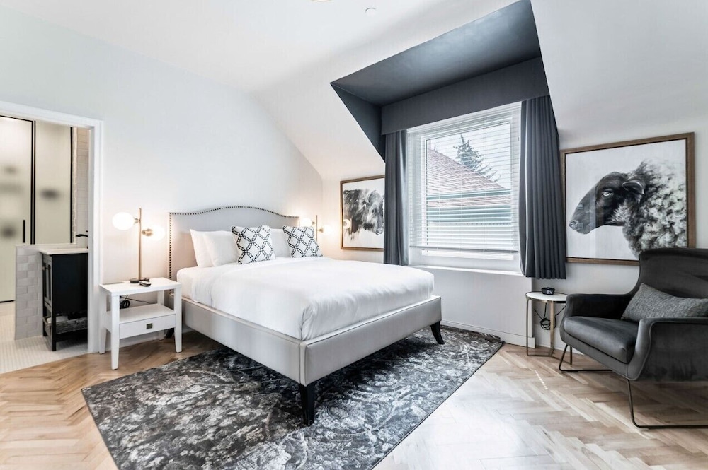Luxury Room, 1 Queen Bed, Non Smoking photo 2
