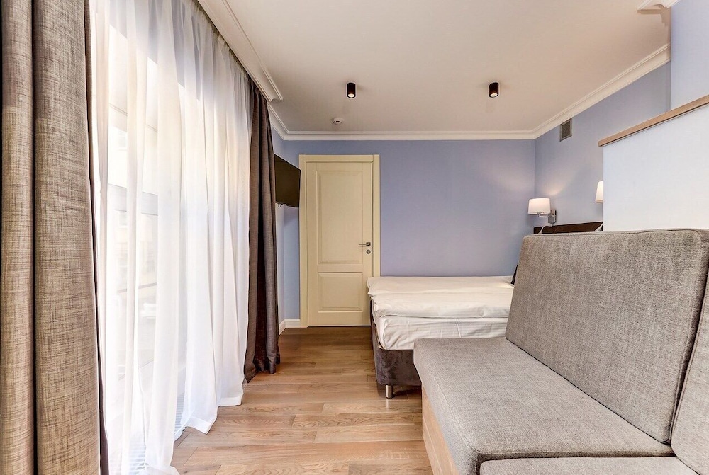Family Room, 1 Bedroom photo 2