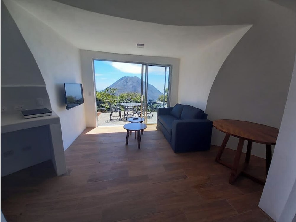 Comfort Studio Suite, Multiple Beds, Mountain View photo 2