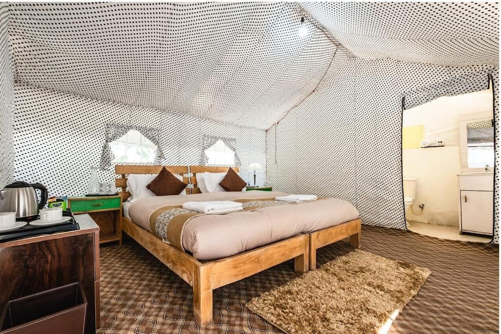 Deluxe Room - Photo 10