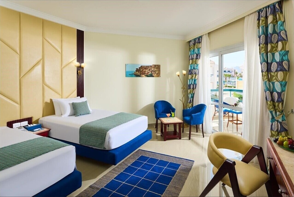 Elegant Garden View Room photo 1
