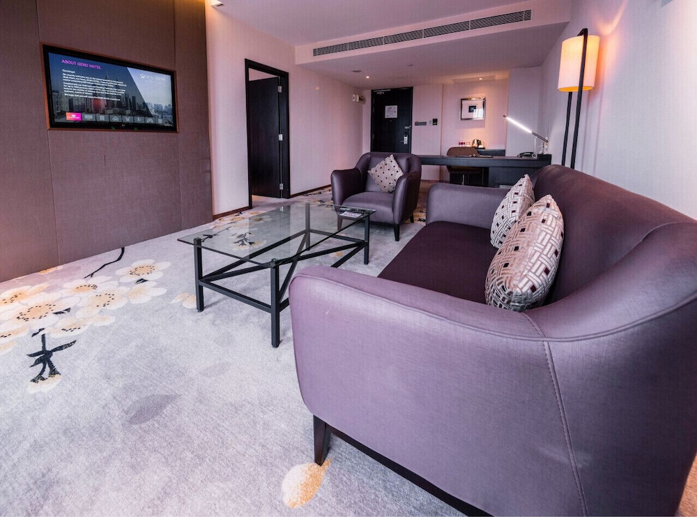 CEO Suite photo 1