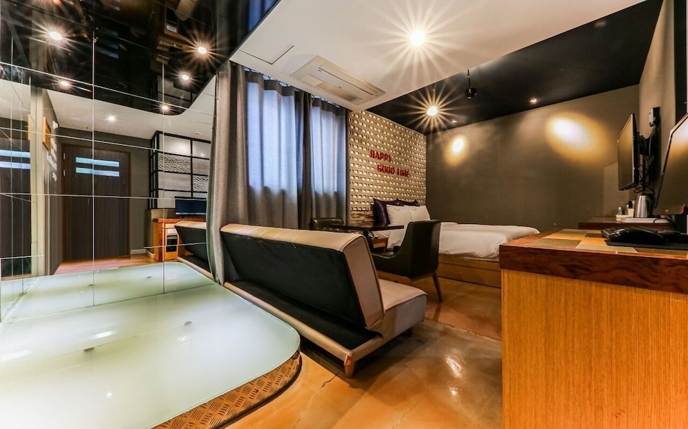 Luxury Suite