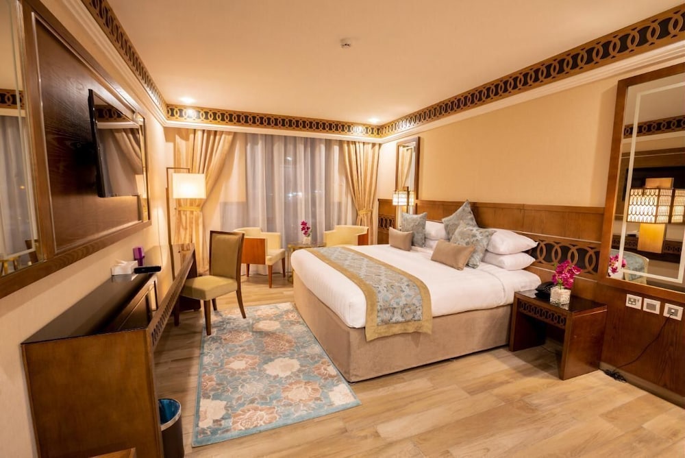 Executive Suite - Photo 1