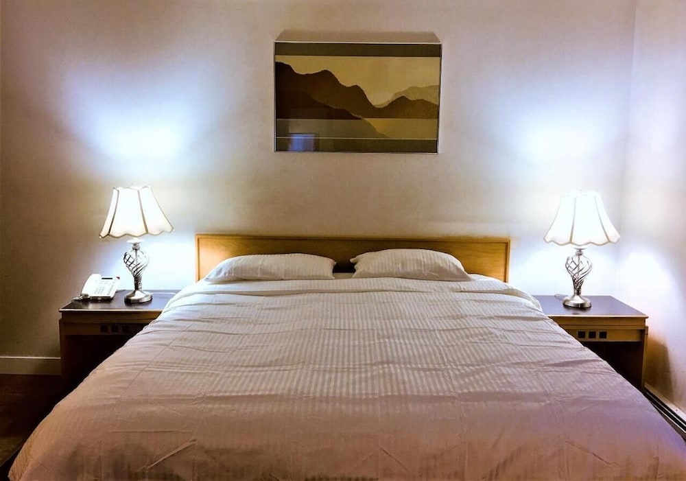 Single Room, 1 Queen Bed, Non Smoking, Kitchenette