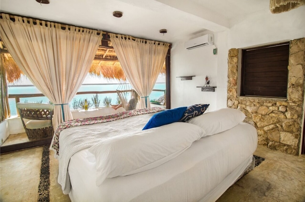Deluxe Double Room, 1 King Bed, Lagoon View