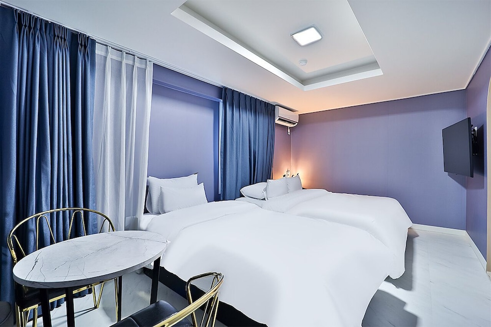 Business Twin Room photo 3