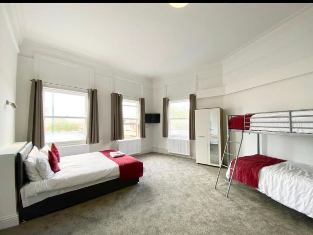 Family Suite, Ensuite, City View - Photo 2