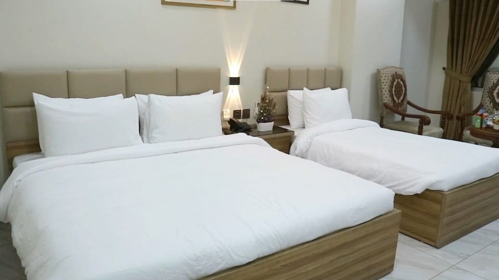 Deluxe Suite - Photo 2
