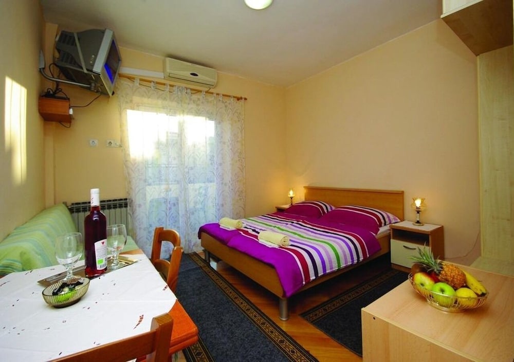 Studio (Ljuba - 130 meter from sea - SA6(2+1))