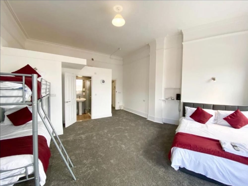 Family Suite, Ensuite, City View - Photo 1