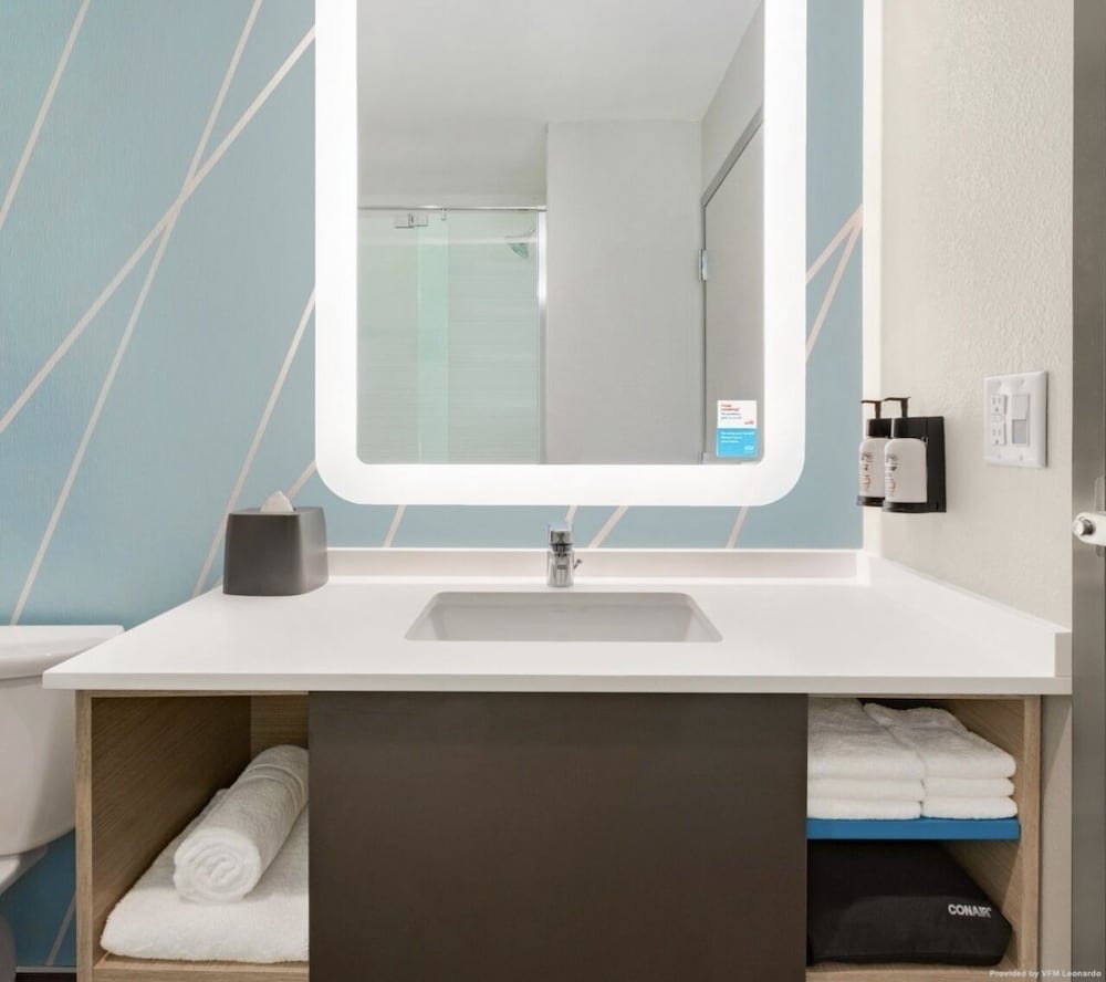 Standard Room, 1 King Bed, Accessible (Communications) - Photo 2