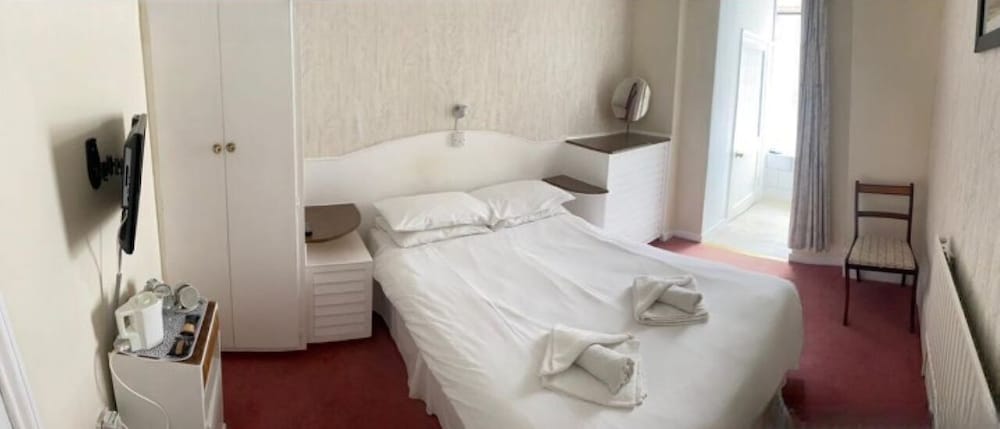 Standard Double Room, Shared Bathroom photo 3