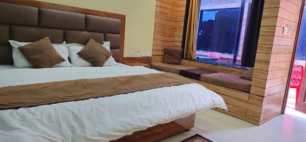 Deluxe Room - Photo 2