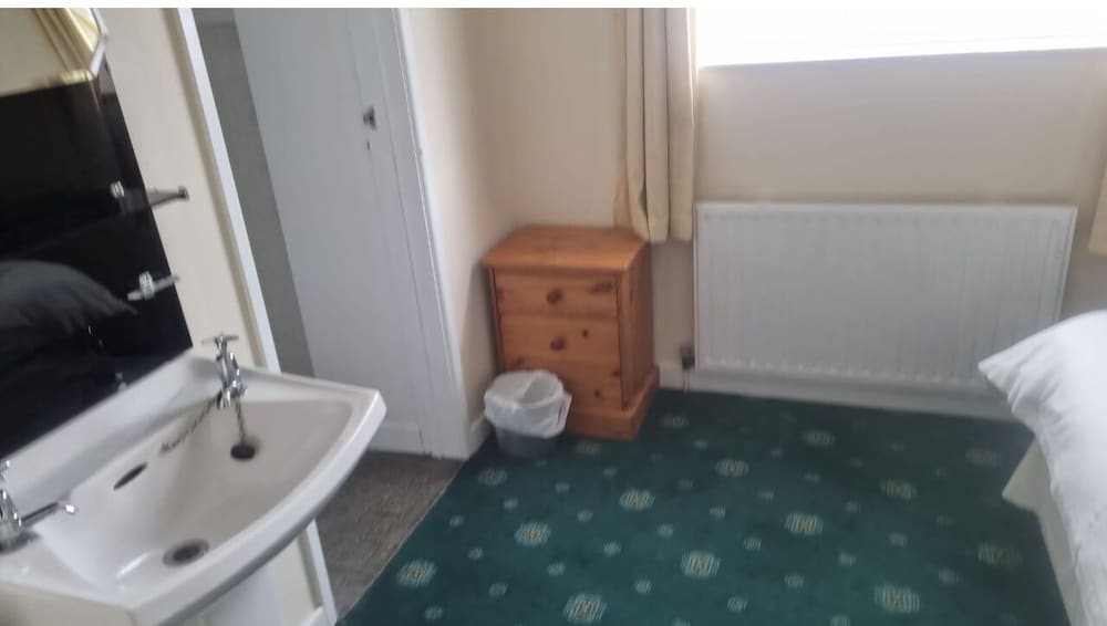 Double Room, Ensuite - Photo 5