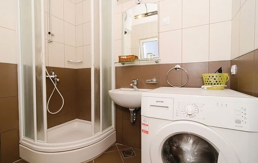 Apartment (Pavo - comfortable with parking space)