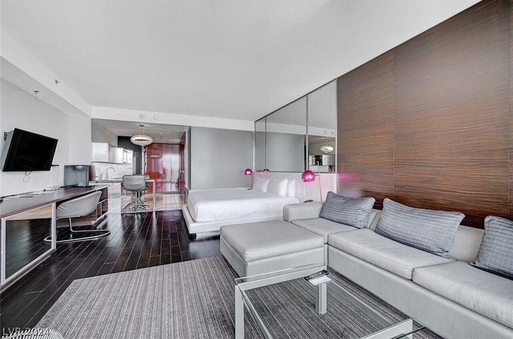 Deluxe Studio Suite