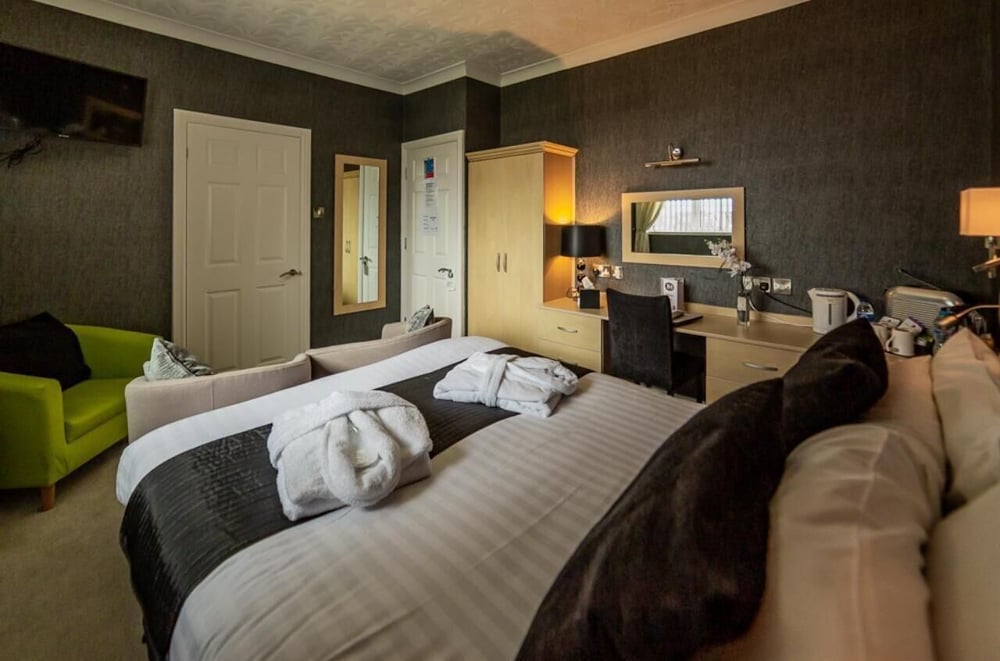 Deluxe Double Room, Ensuite photo 3
