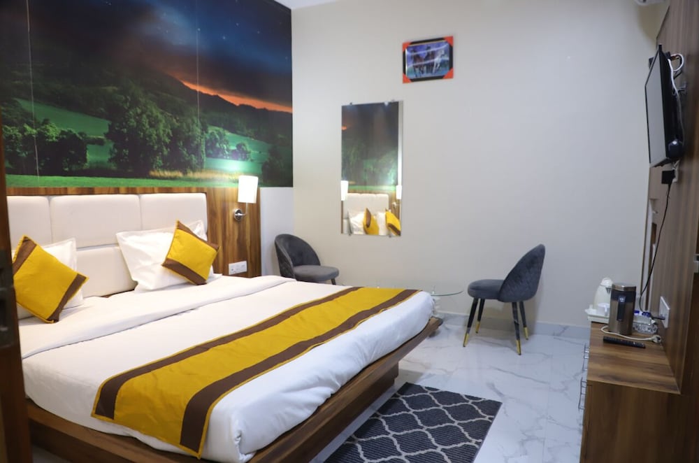 Deluxe Room - Photo 9