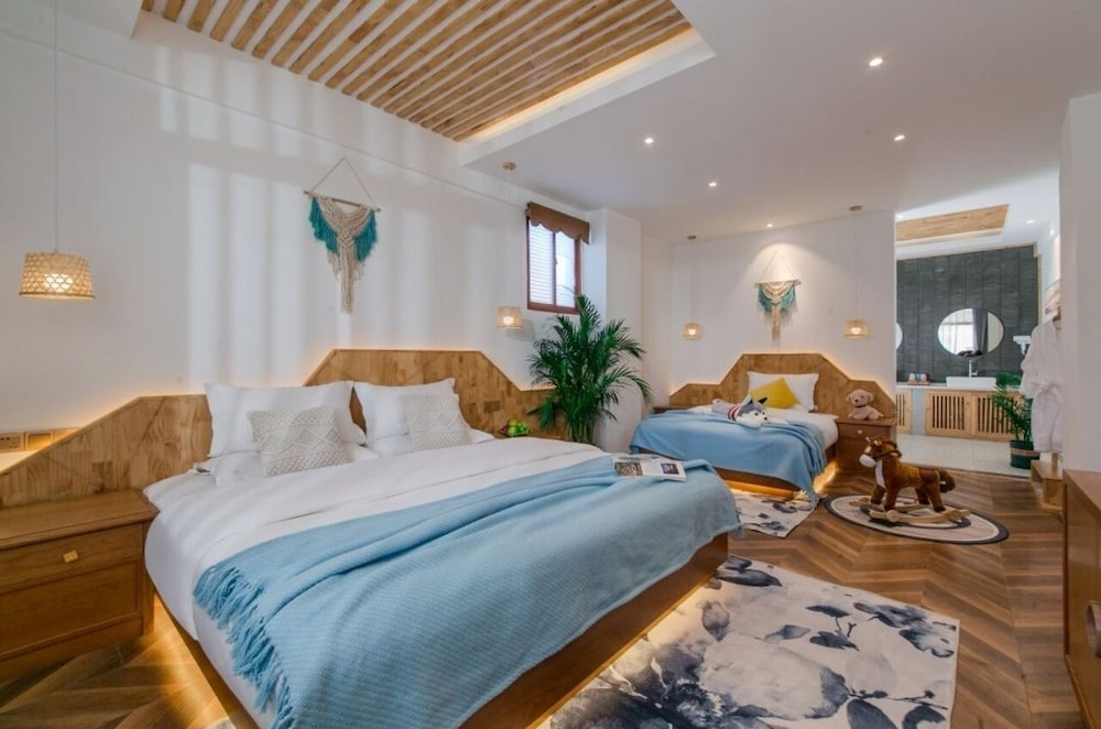 Family Studio Suite, City View