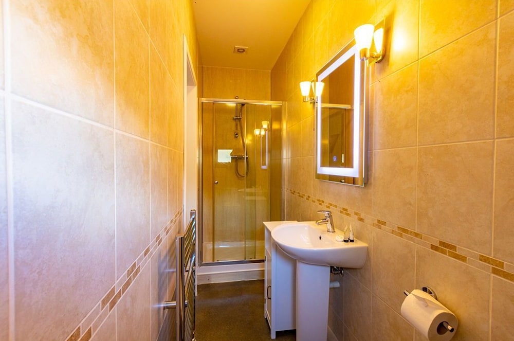 Basic Single Room, Ensuite (Room 7) photo 3