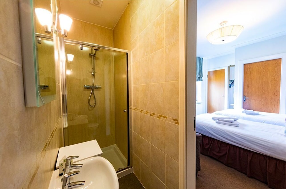 Standard Double or Twin Room, Ensuite (Rooms 2-3) photo 3