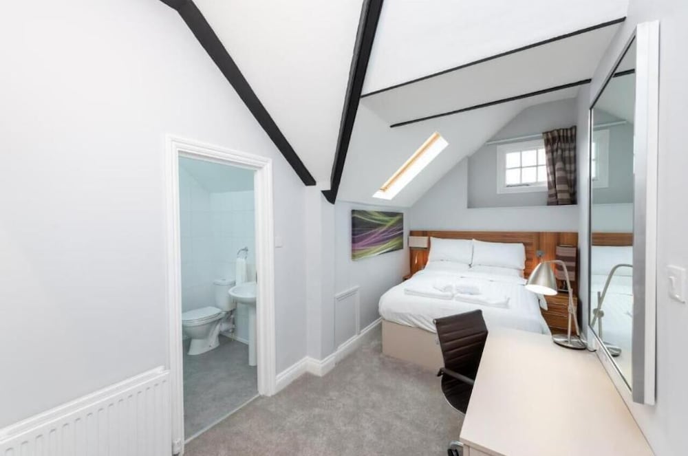 Single Room, Ensuite photo 3