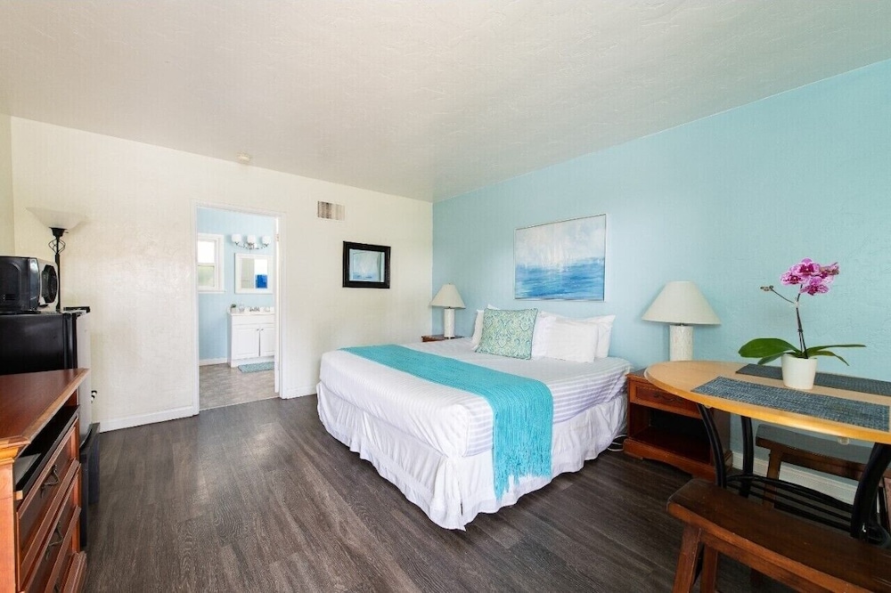 Standard Room, 1 King Bed photo 1