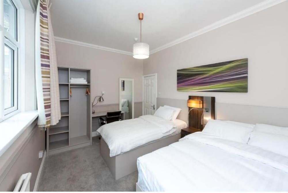 Triple Room, Ensuite photo 3