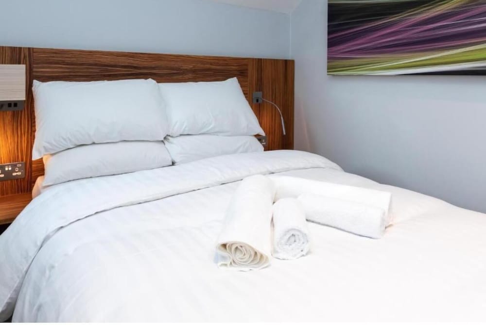 Deluxe Double Room, Ensuite photo 3