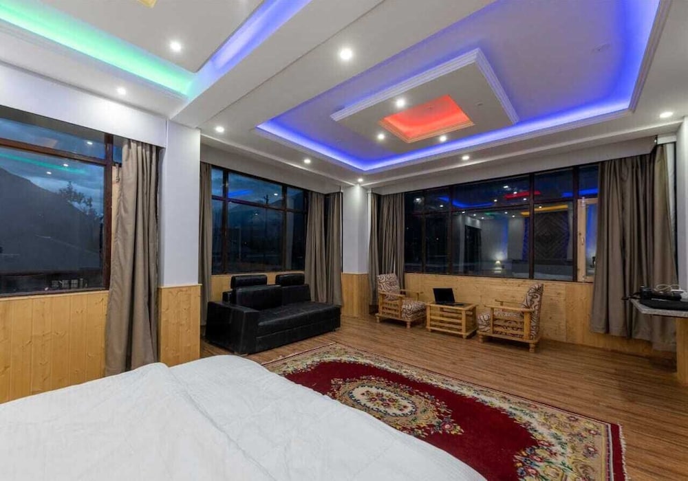 Executive Room - Photo 9