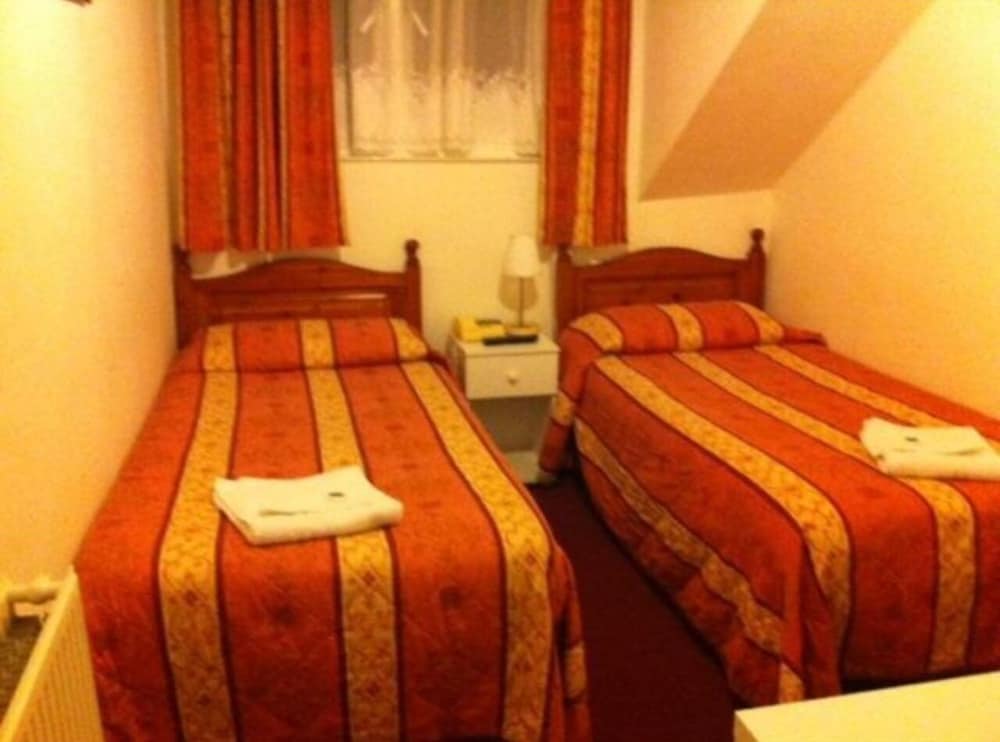 Standard Twin Room, Private Bathroom