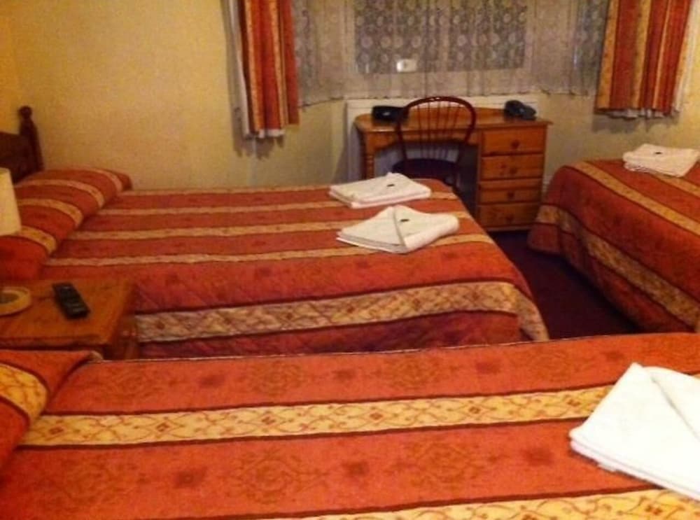 Standard Twin Room, Private Bathroom photo 3