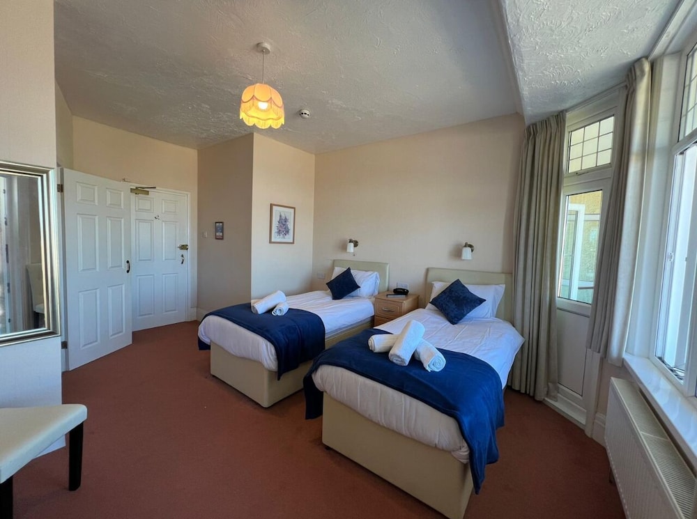 Standard Twin Room, Ensuite - Photo 2