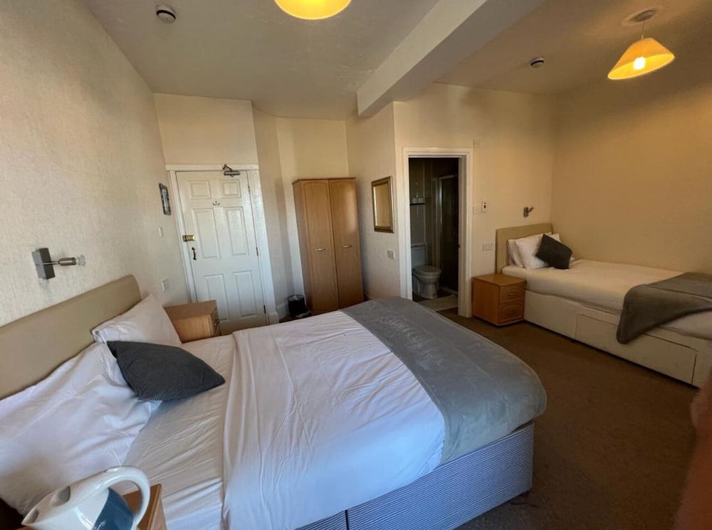 Standard Triple Room, Ensuite - Photo 1