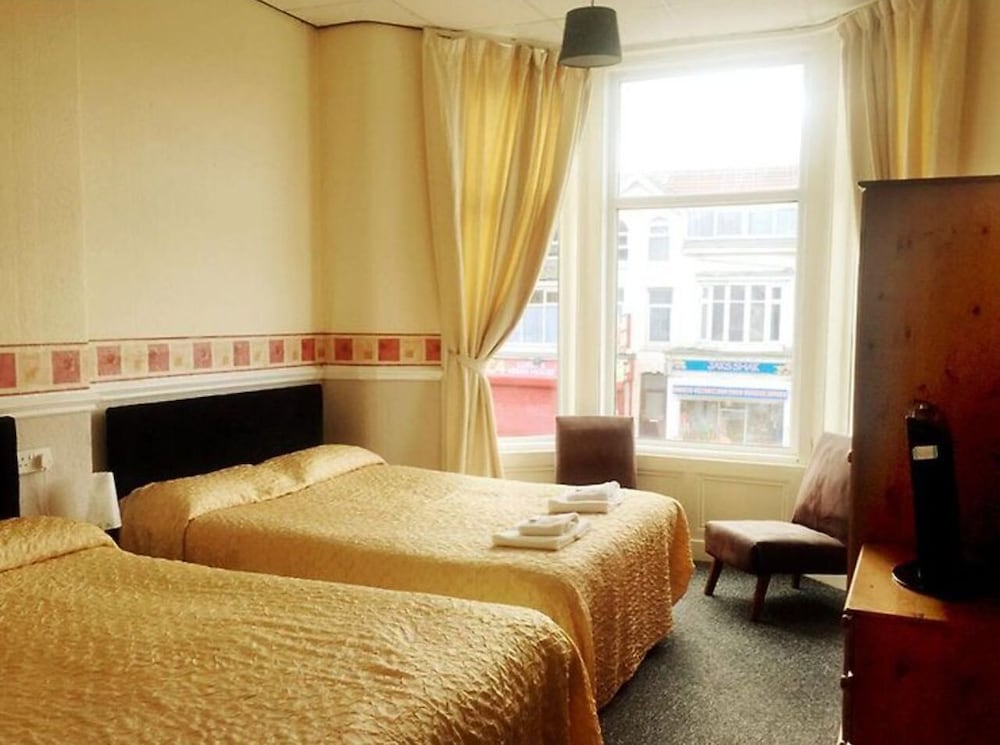 Standard Twin Room, Private Bathroom
