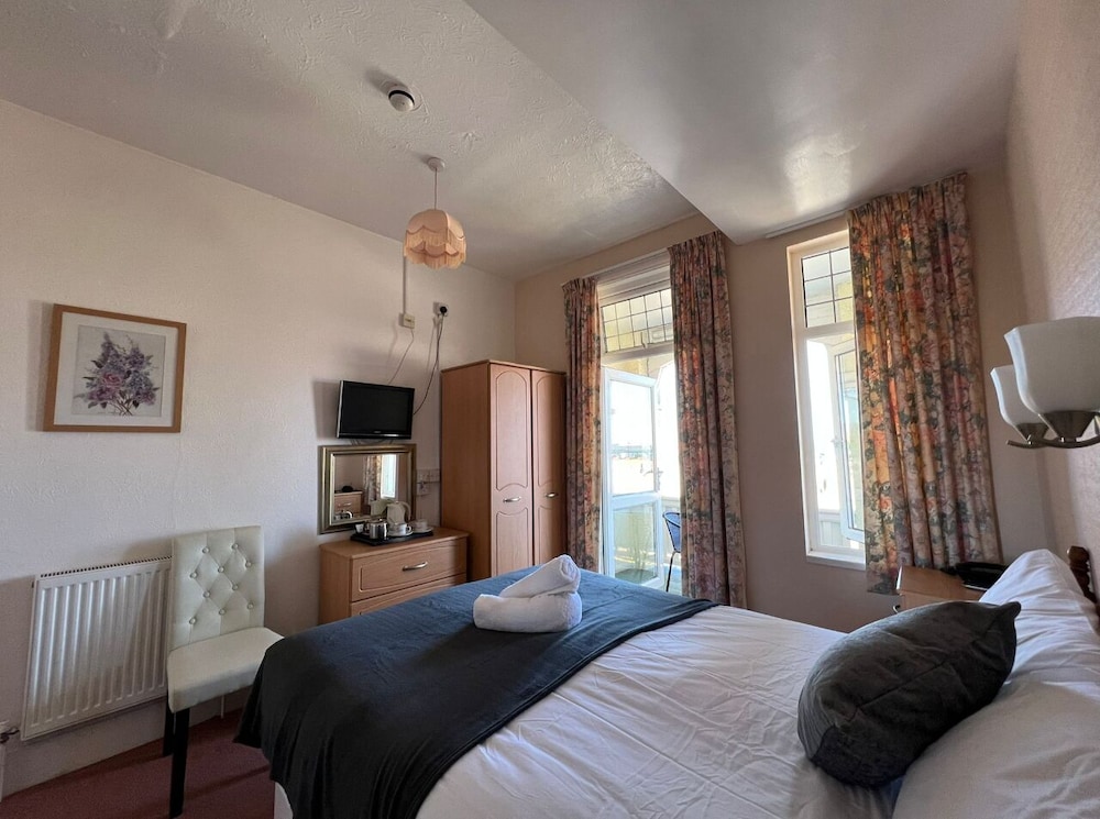 Standard Double Room, Ensuite - Photo 4