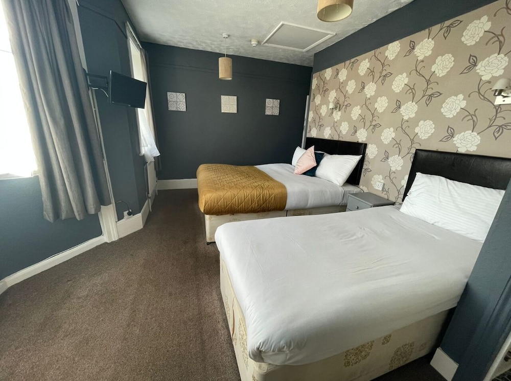 Deluxe Triple Room, Ensuite photo 3