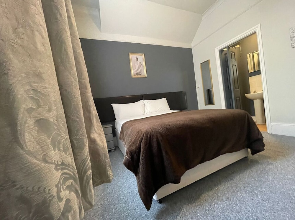 Standard Double Room, Ensuite - Photo 7