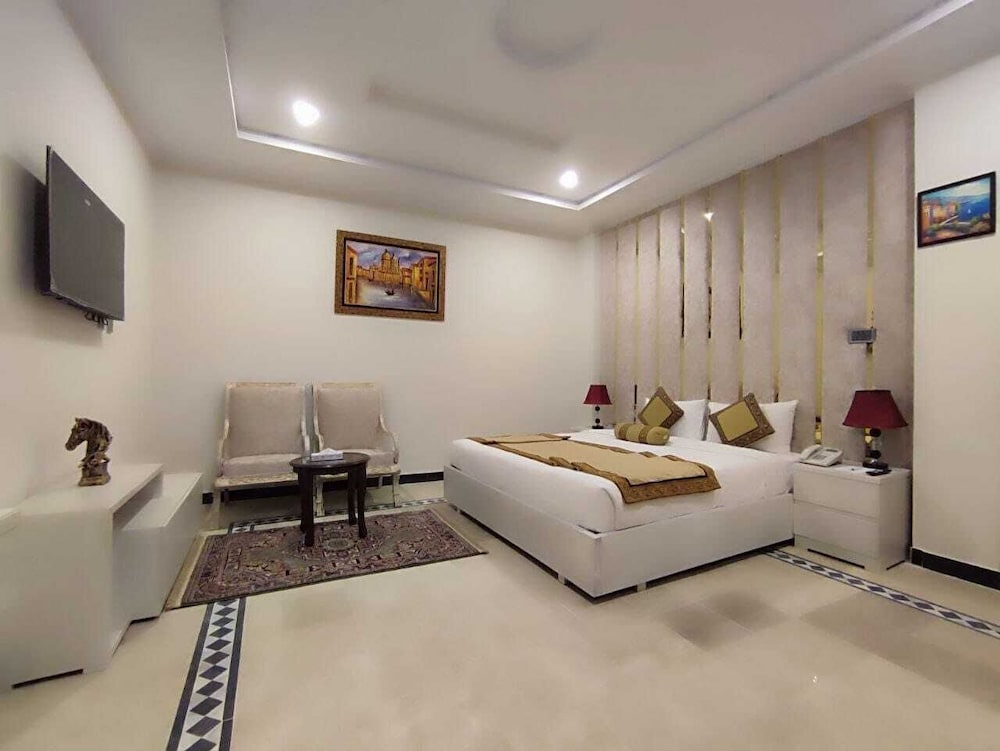 Deluxe Suite photo 2